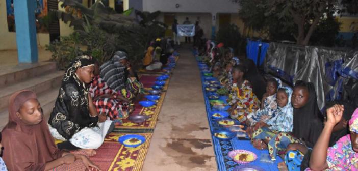 Avrupa Yetim Eli, Mali’deki yetimlere yemek ikramında bulundu