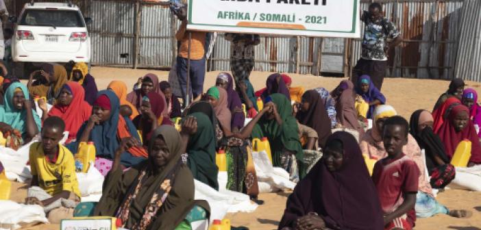 Avrupa Yetim Eli Mogadişu'da gıda dağıttı