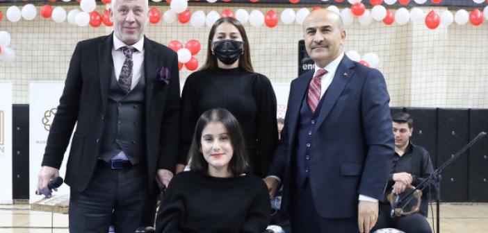 Engelliler, Sanatçı Metin Şentürk'ün konserinde eğlendi