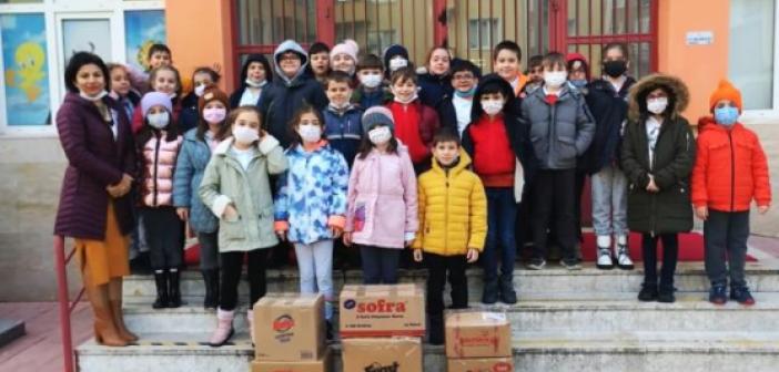 Gelibolulu öğrencilerden Kızıltepe'deki akranlarına kırtasiye desteği