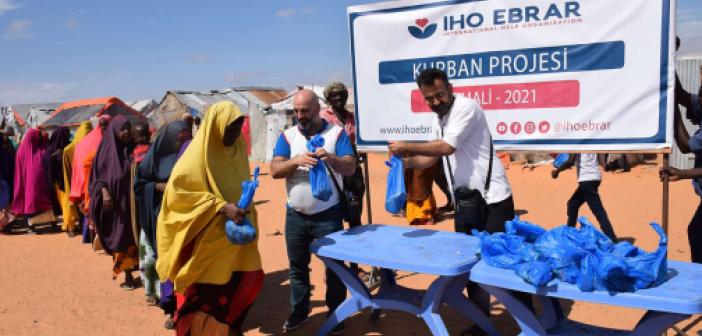 IHO EBRAR'dan Somali'deki mülteci kampı sakinlerine kırmızı et yardımı
