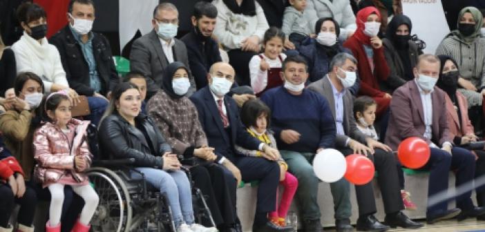 Mardin’de engeliler ve aileleri Metin Şentürk konseriyle eğlendi
