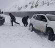 Nemrut'ta karda mahsur kalan araç AFAD tarafından kurtarıldı