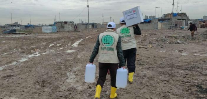 Umut Kervanı Erbil'de yaşanan sel felaketinde mağdur olan ailelere gıda yardımında bulundu