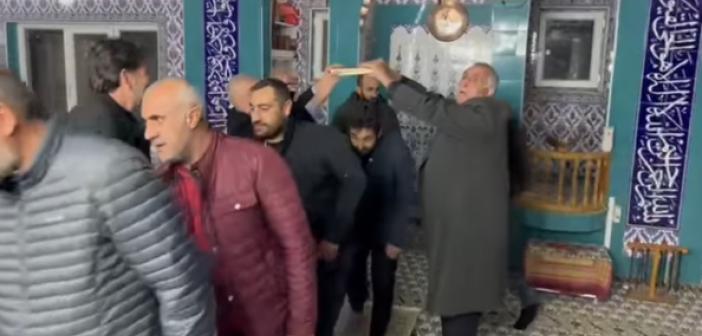 VİDEO- Husumetli aileler camide barıştı!