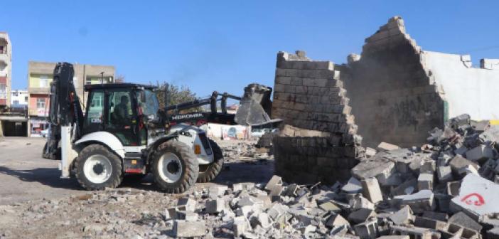 Viranşehir'de 4 kaçak yapının yıkımı gerçekleştirildi