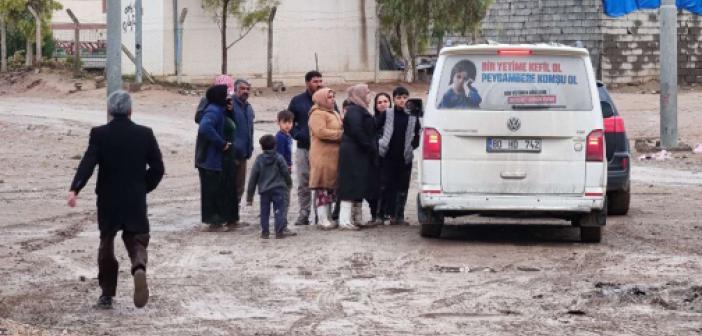 Yetimler Vakfı Erbil'de yaşanan sel felaketinde mağdur olan yüzlerce aileye yardım eli uzattı