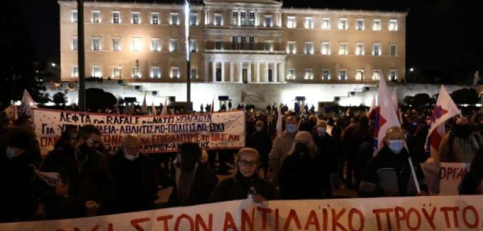 Yunanistan’da hükümetin bütçe tasarısı protesto edildi