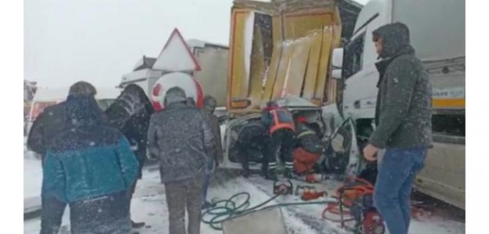 Nusaybin - Kızıltepe karayolundaki kazada 3 kişi hayatını kaybetti 12 yaralı