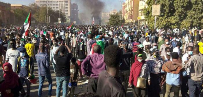 Sudan'da sivil yönetim talebiyle kitlesel gösteriler sürüyor