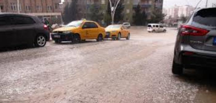 Mardin'de yağmur ve dolu yaşamı olumsuz etkiledi