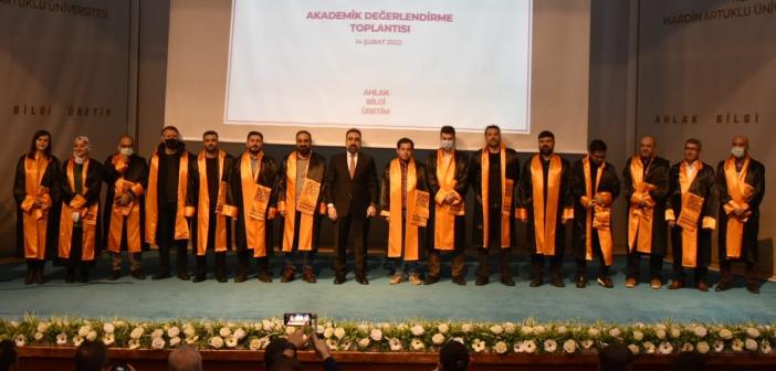 ‘Akademik Değerlendirme ve Cübbe Giyme’ Programı