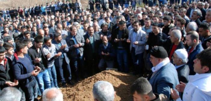 Heykelleri dikilen kardeşler, ölüm yıl dönümlerinde anıldı