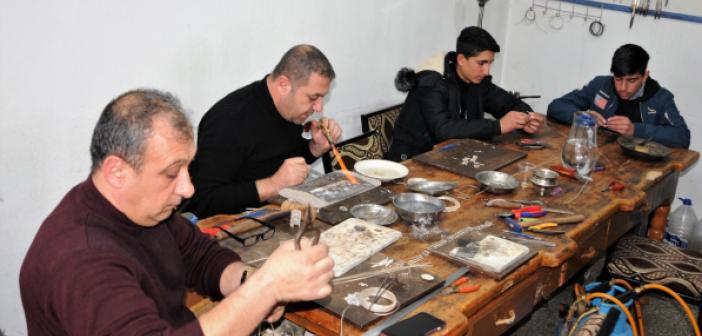 VİDEO- Tescilli telkari sanatı ana vatanında usta ellerle yaşatılıyor