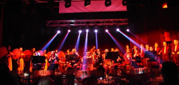 Reng-i Hakkâri Sanat Topluluğu konserde ayakta alkışlandı