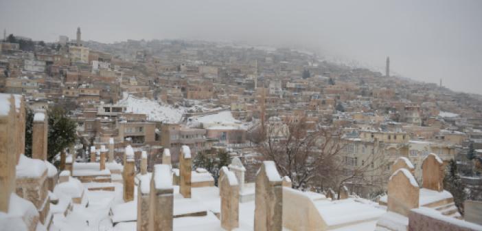 Mardin'de kar yağışı devam ediyor / Okullar tatil edildi mi?
