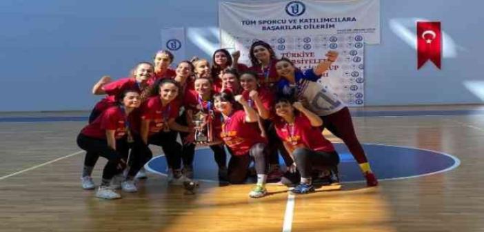 Anadolu Üniversitesi Kadın Voleybol Takımı Süper Lige bir adım daha yaklaştı