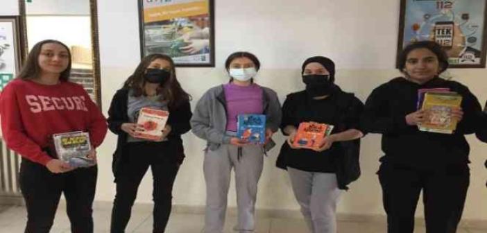 Öğrencilerden kitap toplama kampanyası