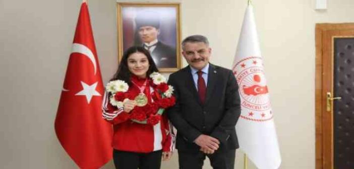 Barut, 50 kiloda büyük kadınlar kategorisinde Türkiye şampiyonu oldu