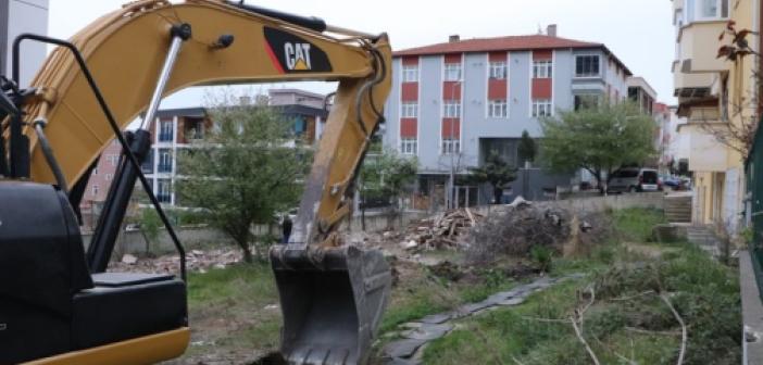 İnanılması güç olay: Adresi karıştırdı olanlar oldu! Yanlış binayı yıktı