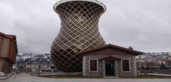 Rize’nin 29 metrelik çay bardağı açılış için gün sayıyor