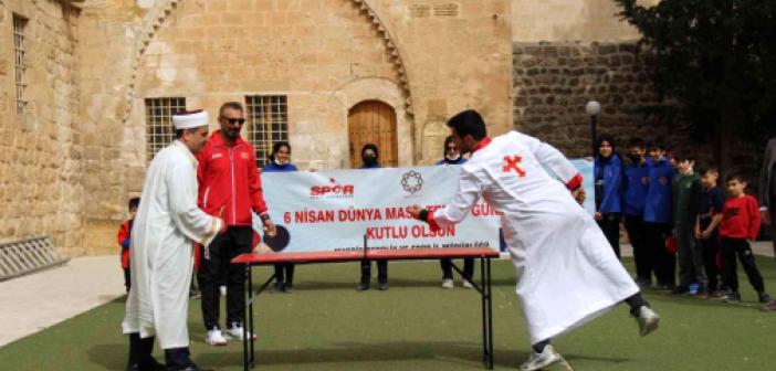 İmam ile Başpapazın oğlunun maçında hoşgörü kazandı