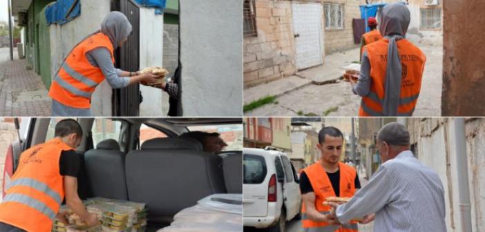 Kızıltepe Belediyesinden evlere sıcak yemek servisi