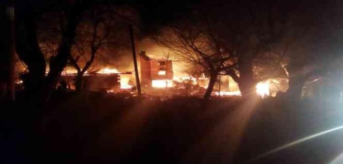 Artvin’de köy evinde çıkan yangında 1 kişi hayatını kaybetti