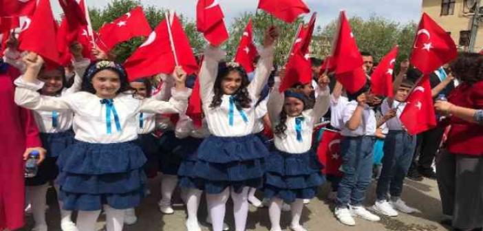 Iğdır’da 23 Nisan Ulusal Egemenlik ve Çocuk Bayramının 102. yıl dönümü kutlandı