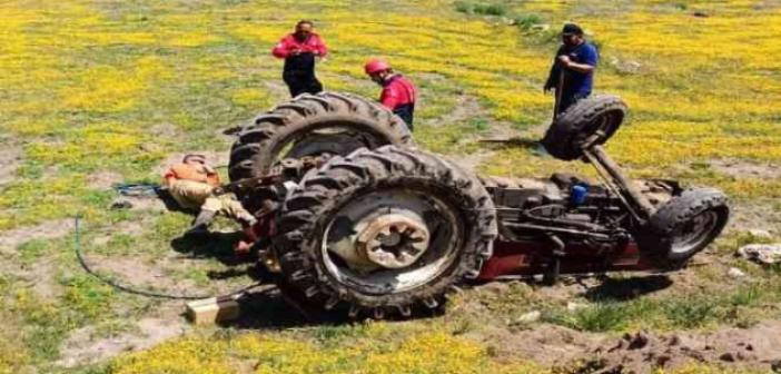 Tarlada çift süren traktör uçuruma yuvarlandı: 1 ölü, 1 yaralı