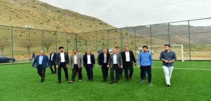 Gençler halı saha istedi, Başkan Çınar yerine getirdi