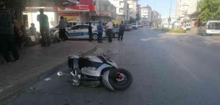 Manavgat’ta hafif ticari araç motosikletle çarpıştı: 1 yaralı
