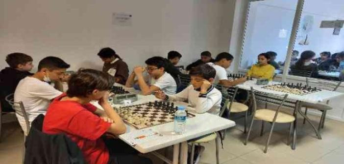 Datça’da öğrenciler satrançta şampiyonluk için mücadele ediyor