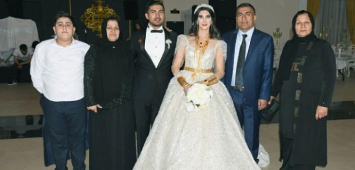 Özel ve Bay ailelerinin mutlu günü