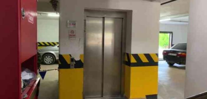 Kartal’da bina asansörü 7. kattan düştü, içindeki Afgan uyruklu 2 işçi yaralandı