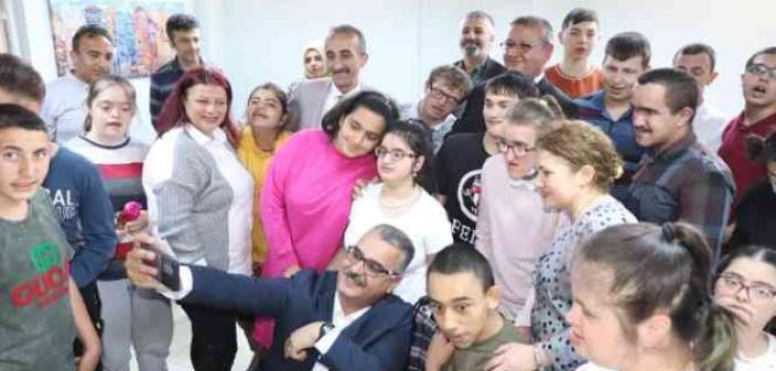 AK Parti Çorum İl Başkanı Ahlatcı’dan özel çocuklara ziyaret