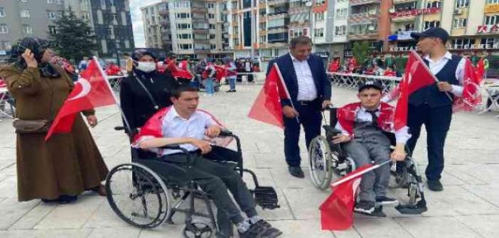 Bir günlüğüne asker olacak özel bireylere ‘asker eğlencesi’ yapıldı