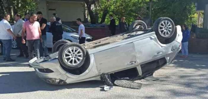 Park halindeki otomobile çarpan araç takla attı: 1 yaralı