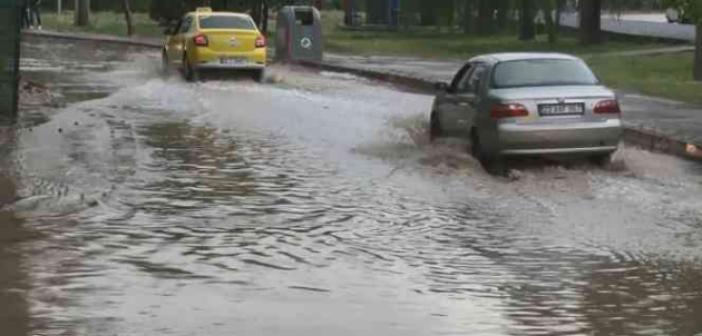 Edirne’de şiddetli yağış: Yollar göle döndü