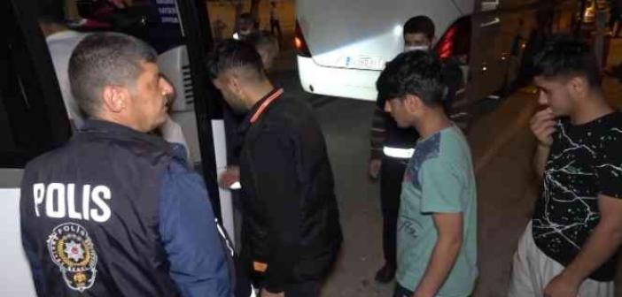 Adıyaman’da 74 kaçak göçmen yakalandı