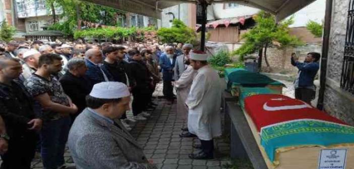 Kazada hayatını kaybeden anne ile oğlu son yolculuğuna uğurlandı