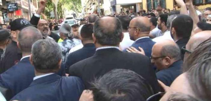 Meral Akşener’in esnaf ziyareti öncesi arbede