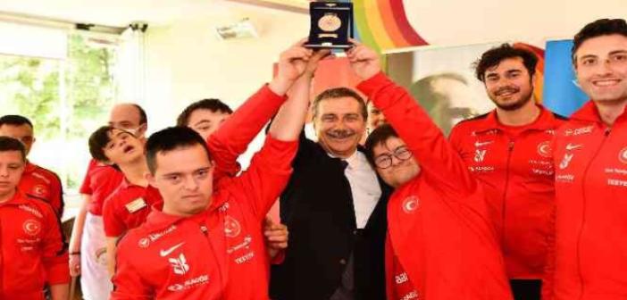Başkan Ataç, Down Sendromlular Basketbol Milli Takımı ile buluştu