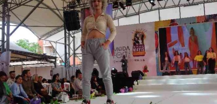 ModaFest, geri dönüşümden yapılan kıyafetlerin defilesiyle başladı