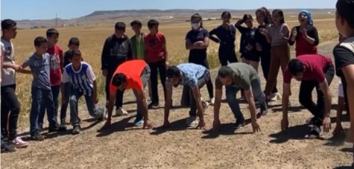 Öğretmenler yarıştı, Öğrenciler izledi