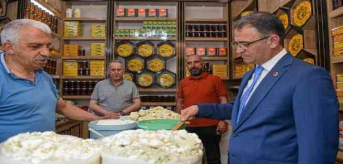 Vali Dr. Ozan Balcı, peynirciler çarşısını ziyaret etti
