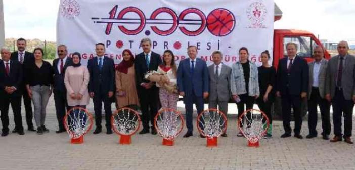 Yozgat’ta 150 basketbol potası dağıtıldı