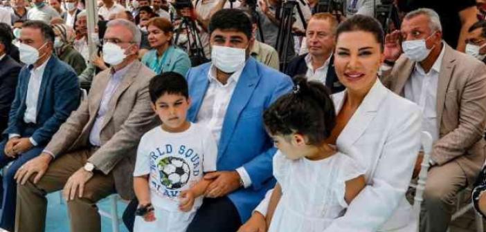 Ebru Yaşar Gülsever Ortaokulu’nda ilk karne sevinci