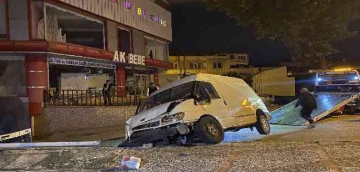 Bursa’da 5 aracın karıştığı zincirleme kazada 4 kişi yaralandı
