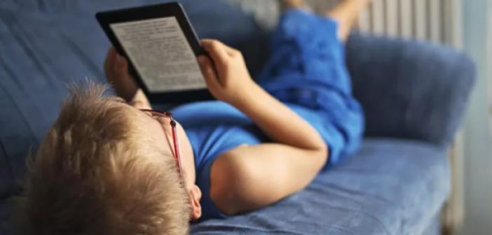 Elektronik kitaplar tercih edilmeli mi? Çocuklara kitap okuma alışkanlığı kazandırmanın yolları!